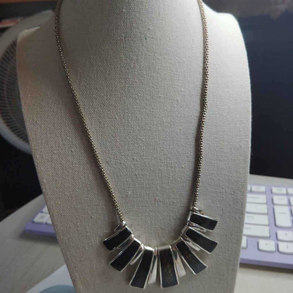 18" Silver-Tone Popcorn Chain Necklace w/ Snake Skin Design Pendants, 2.5" Exten